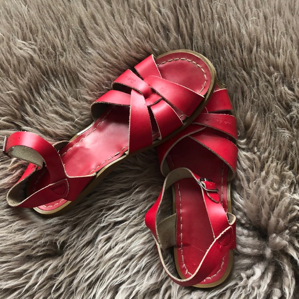 Women’s Saltwater sandals. VGUC.